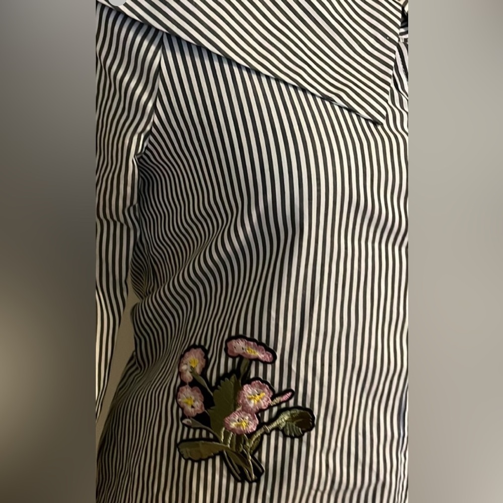 Romeo & Juliet Couture Shirt M Striped Button Down Butterfly Floral Embroidered - Picture 9 of 12
